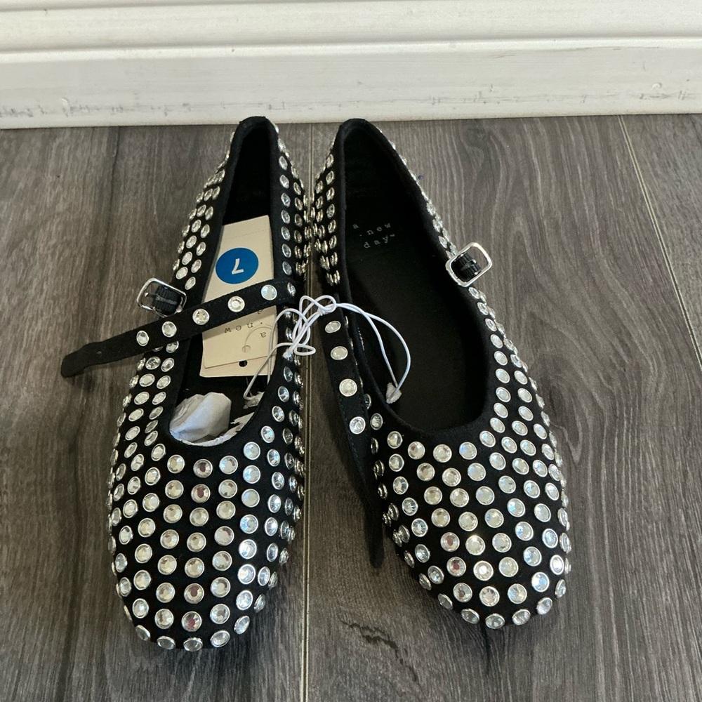 Women’s  Issa Rhinestone Ballet Flat. - Picture 15 of 16
